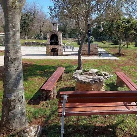 House With A Parking Space Peroj, - 24246 בית נופש *