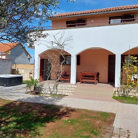 בית נופש House With A Parking Space Peroj, - 24246 *