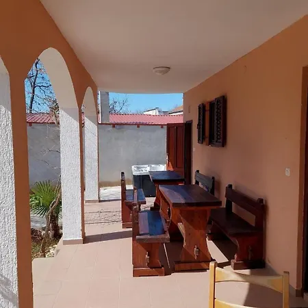 House With A Parking Space Peroj, - 24246