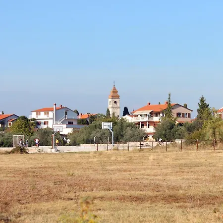 בית נופש House With A Parking Space Peroj, - 24246 פאז'אנה